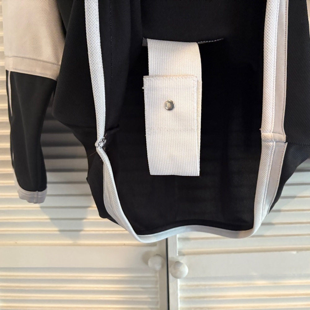 Adidas LA KINGS NHL Jersey - Picture 6 of 7